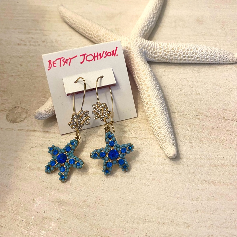 Betsey Johnson NWT Blue Starfish earrings
New!🤩